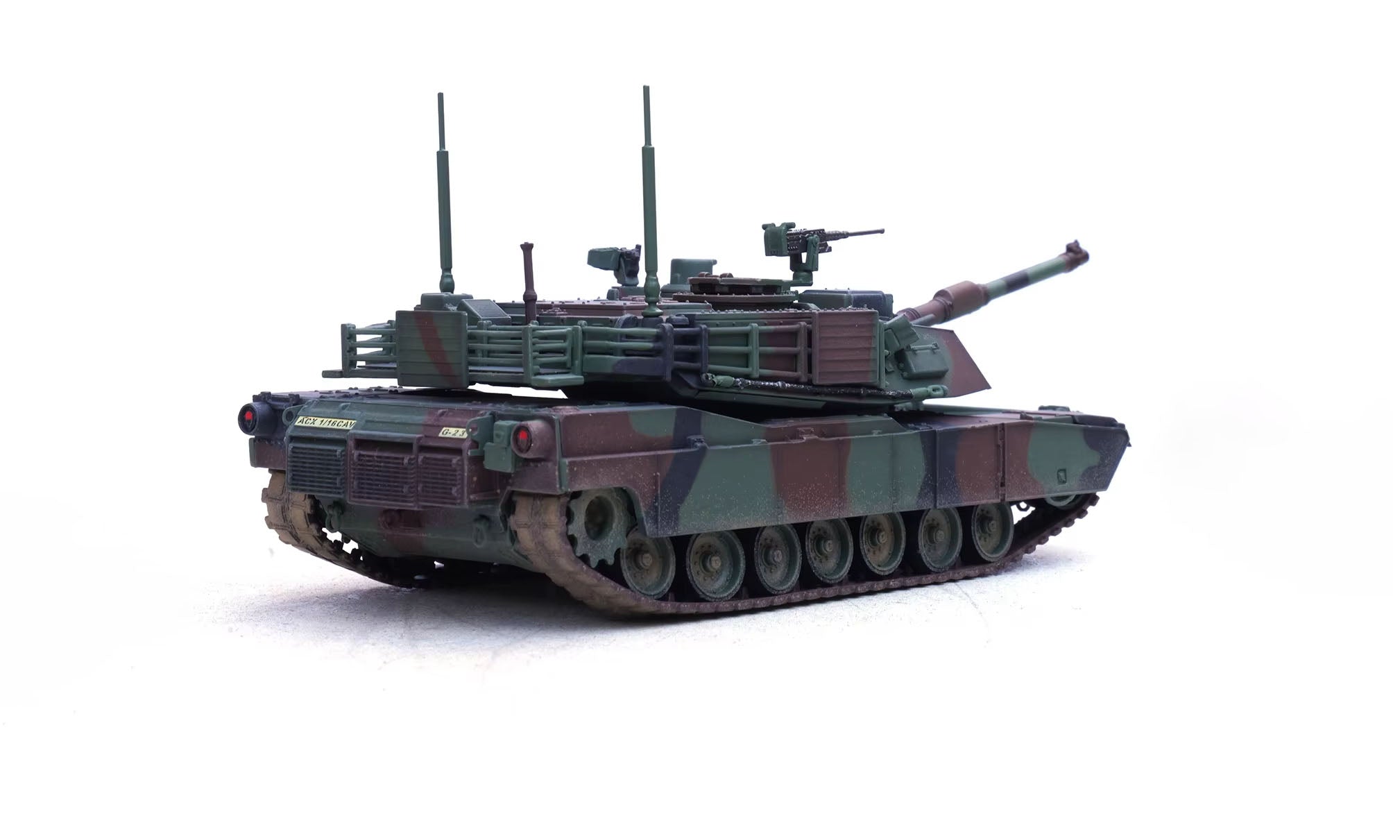 M1A2 Abrams Main Battle Tank 1:64 Diecast Model, US Army Military Tank Collectible, Detailed Camouflage Abrams Tank Scale Model for Display and Collection