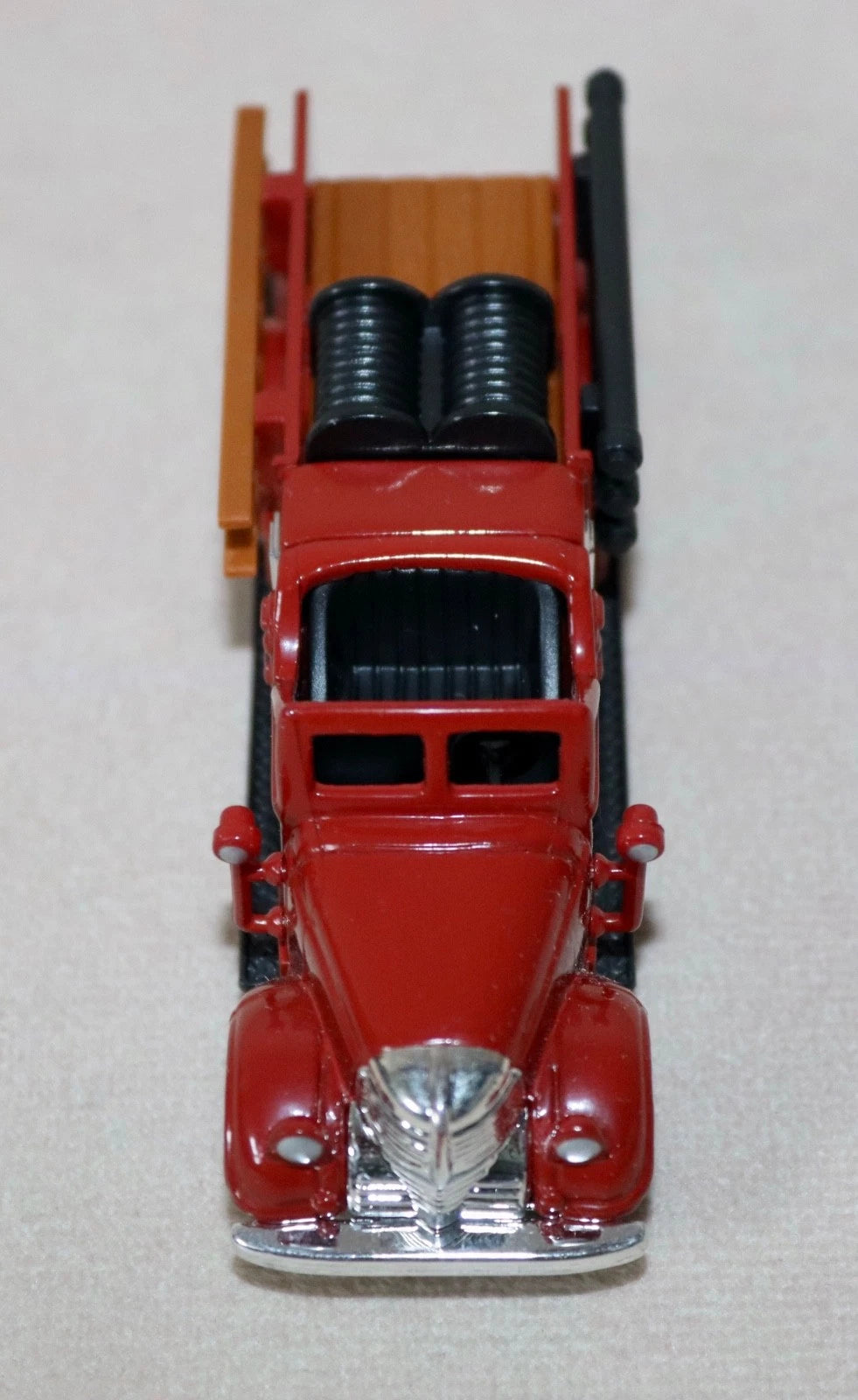 1939 Ward LaFrance Fire Truck 1:64 Diecast Model, Vintage American Fire Engine Ladder Truck Miniature Alloy Collectible