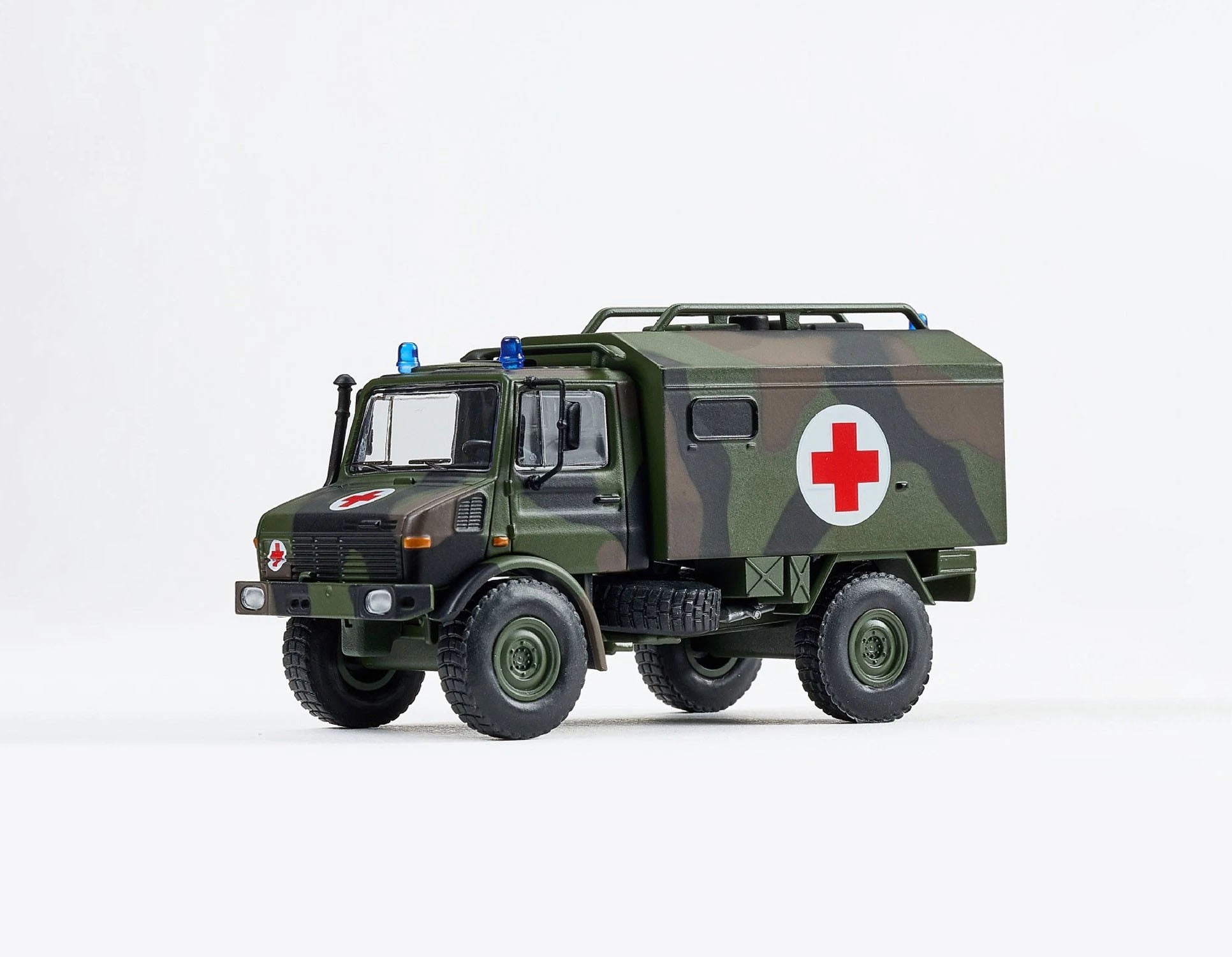 1:64 Mercedes Unimog U1300L Army Ambulance Diecast Model Truck, Military Rescue Vehicle Miniature Collectible