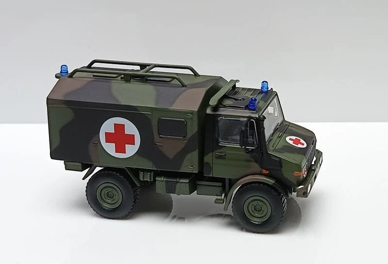 1:64 Mercedes Unimog U1300L Army Ambulance Diecast Model Truck, Military Rescue Vehicle Miniature Collectible