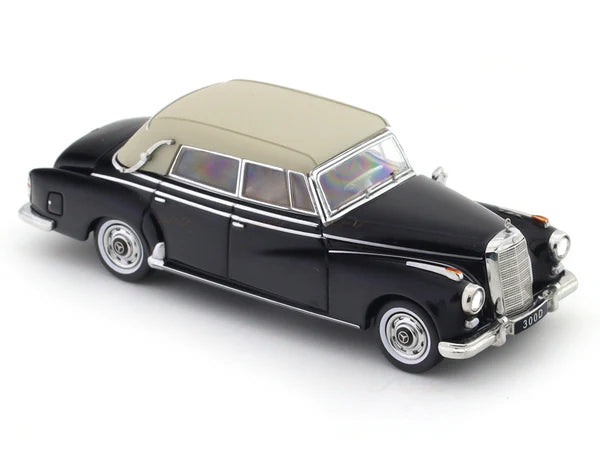 1:64 Diecast Car Model, Classic GFCC Miniature Vintage Alloy Vehicle for Collectors & Retro Car Fans