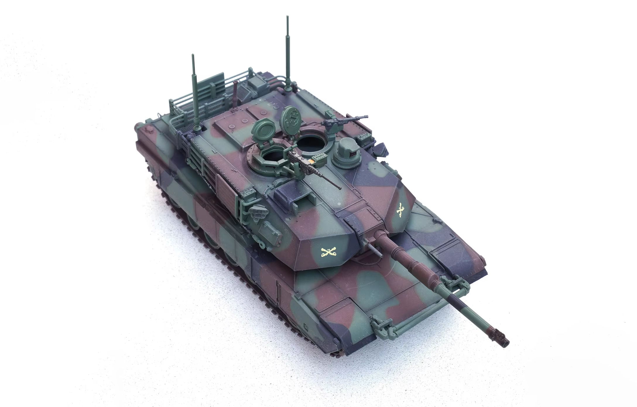 M1A2 Abrams Main Battle Tank 1:64 Diecast Model, US Army Military Tank Collectible, Detailed Camouflage Abrams Tank Scale Model for Display and Collection