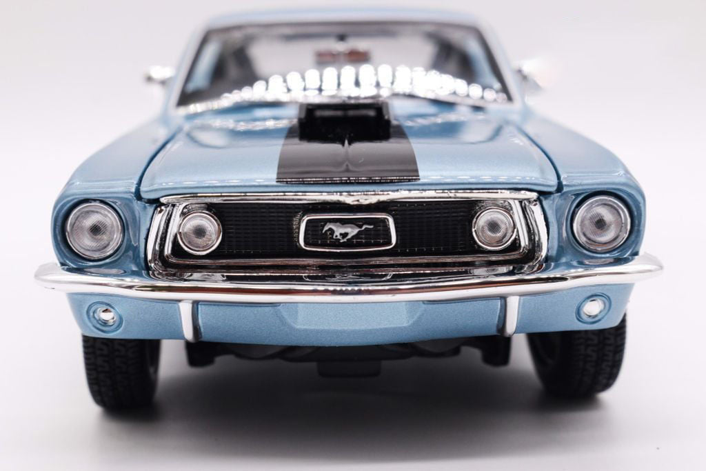 1:18 Maisto 1968 Ford Mustang GT Cobra Jet Diecast Car Model in Blue, Classic Alloy Muscle Miniature Collectible for Retro Car Enthusiasts