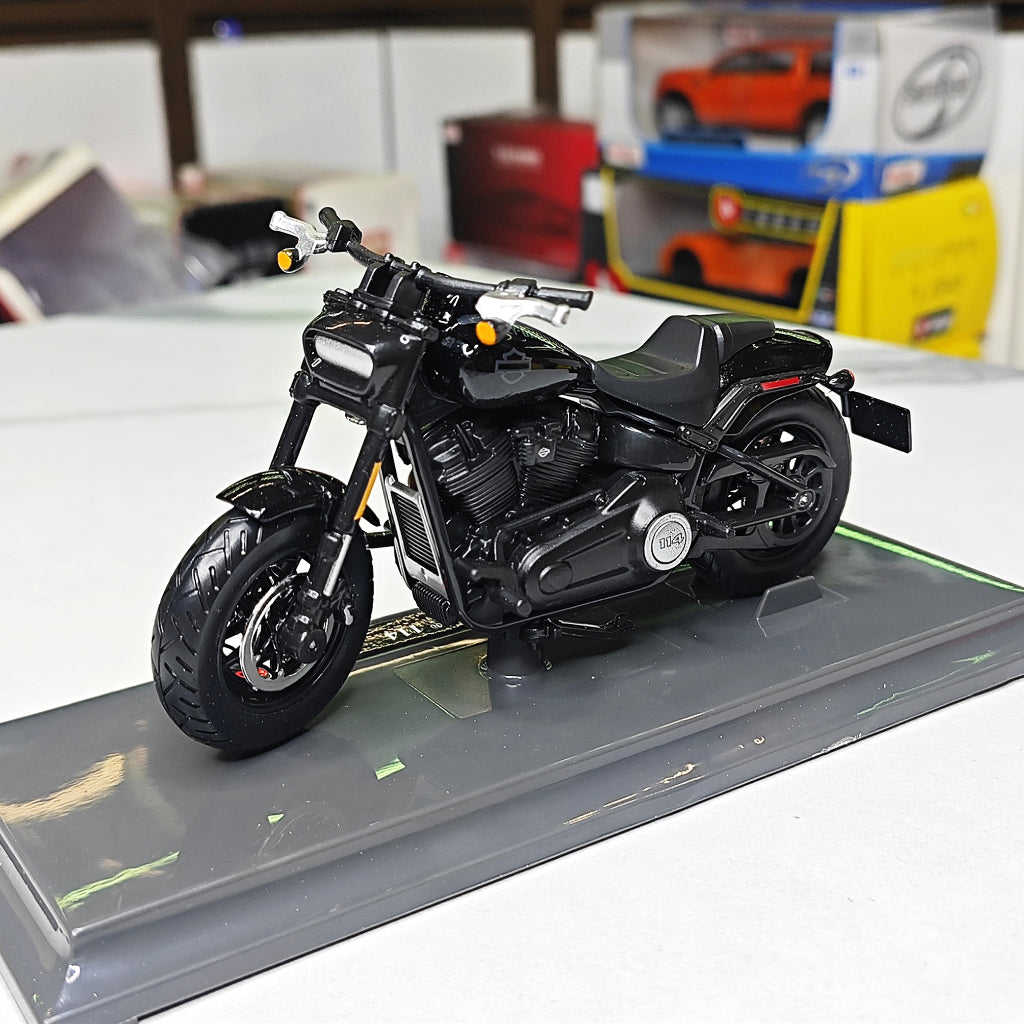 1:18 Harley Davidson Fat Bob 114 Black Diecast Motorcycle Model, Custom Alloy Miniature for Motorcycle Collectors