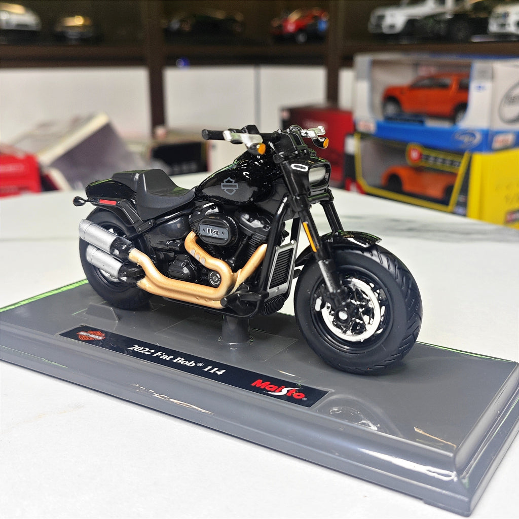 1:18 Harley Davidson Fat Bob 114 Black Diecast Motorcycle Model, Custom Alloy Miniature for Motorcycle Collectors
