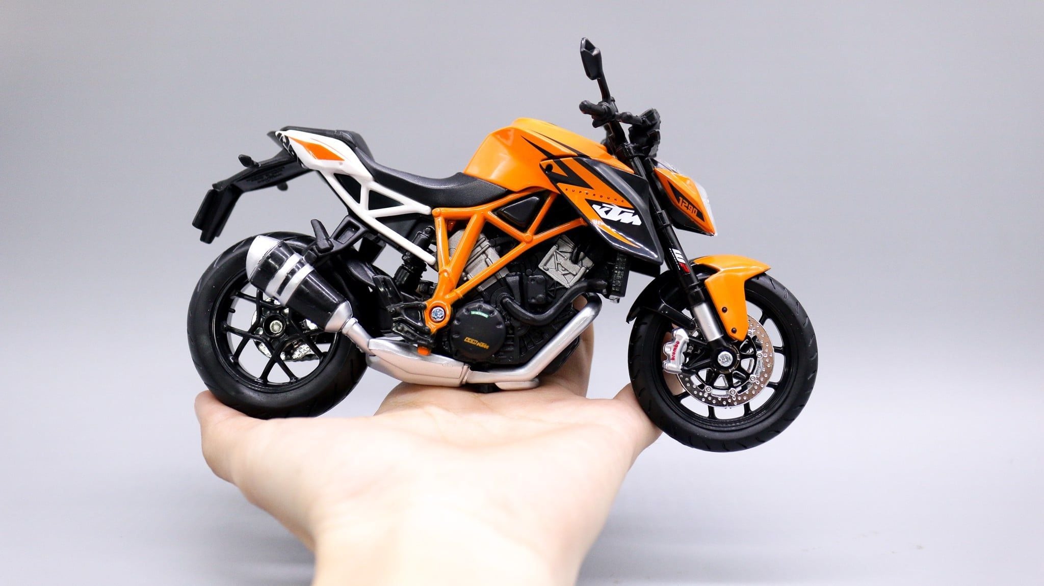 1:12 KTM 1290 Super Duke R Diecast Motorcycle Model, Orange Black Streetfighter Bike Alloy & Plastic Miniature for Collectors