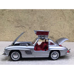 1:32 Mercedes-Benz 300SL 1954 Diecast Car Model, Classic Silver Alloy Gullwing Miniature with LED Lights for Vintage Car Collectors