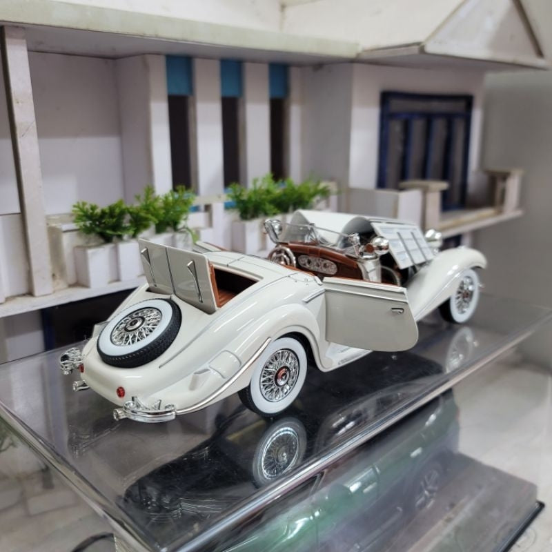 1:24 Vintage Convertible Classic Diecast Car Model with LED Lights, Cream Retro Alloy Miniature Collectible for Old-Timer Car Enthusiasts