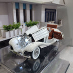 1:24 Vintage Convertible Classic Diecast Car Model with LED Lights, Cream Retro Alloy Miniature Collectible for Old-Timer Car Enthusiasts