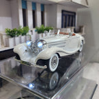 1:24 Vintage Convertible Classic Diecast Car Model with LED Lights, Cream Retro Alloy Miniature Collectible for Old-Timer Car Enthusiasts