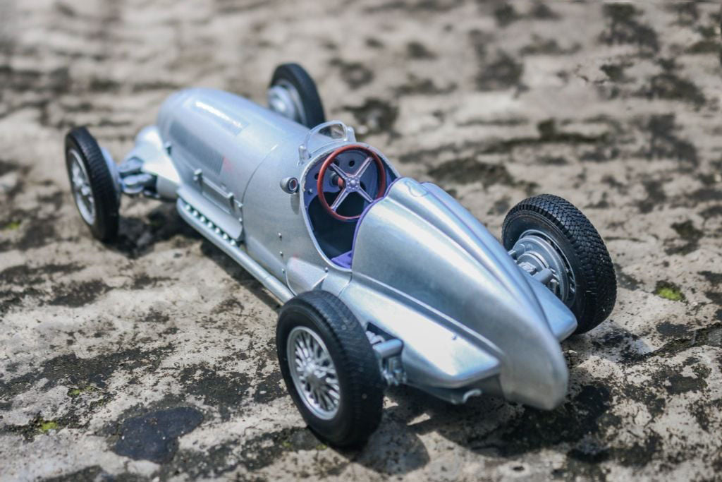 1:24 Welly 1937 Mercedes-Benz W125 Diecast Car Model, Classic Silver Alloy Miniature Collectible for Vintage Car Enthusiasts