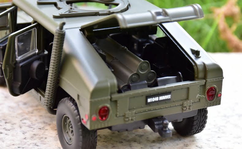 Hummer Humvee M1046 Military 1:32 Diecast Model Vehicle, US Army Tactical Armored Truck Collectible, Detailed Humvee Scale Model for Display and Military Collection