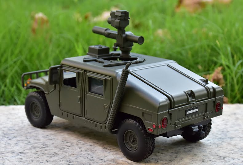 Hummer Humvee M1046 Military 1:32 Diecast Model Vehicle, US Army Tactical Armored Truck Collectible, Detailed Humvee Scale Model for Display and Military Collection