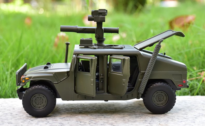 Hummer Humvee M1046 Military 1:32 Diecast Model Vehicle, US Army Tactical Armored Truck Collectible, Detailed Humvee Scale Model for Display and Military Collection