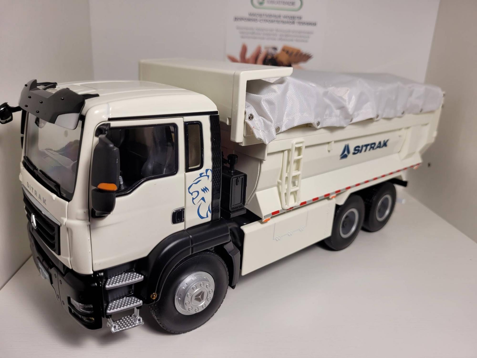 1:24 Sitrak C7H Dump Truck Diecast Model, White Construction Tipper Alloy & Plastic Miniature Collectible for Truck Fans
