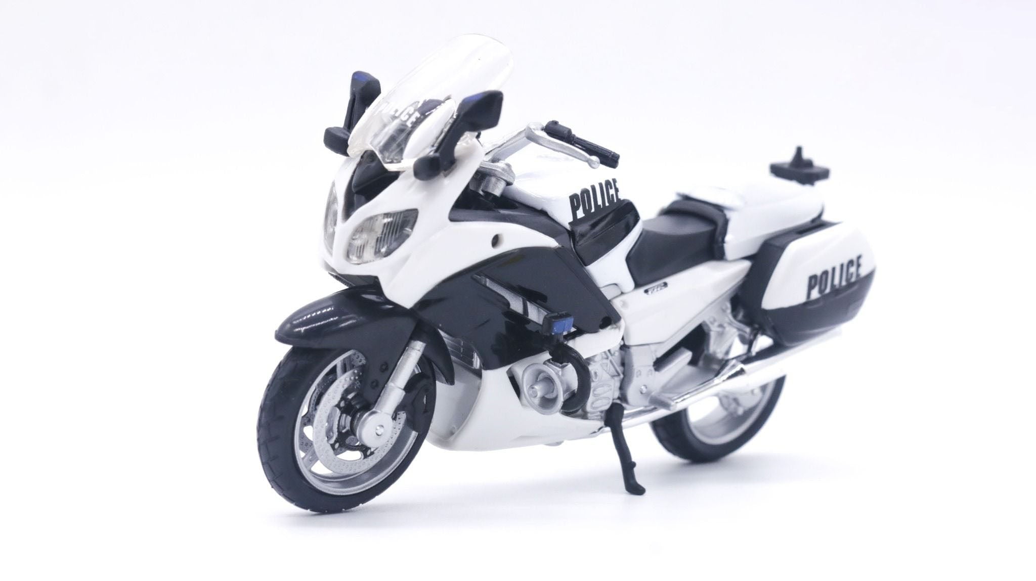 1:18 Yamaha FJR1300 Police Diecast Motorcycle Model, White Black Patrol Touring Bike Alloy & Plastic Miniature
