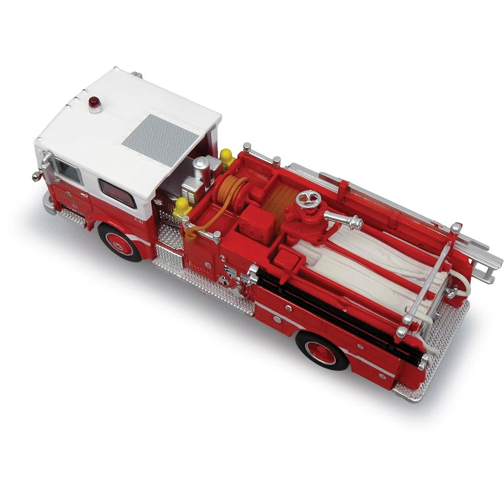 San Francisco Engine 31 Fire Truck 1:64 Diecast Model, Vintage American Fire Engine Miniature, Red Rescue Ladder Truck Alloy Collectible