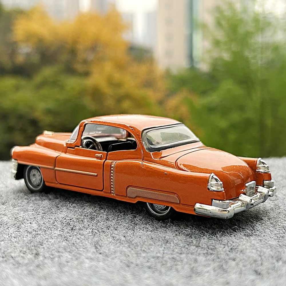 1:32 Vintage Alloy Diecast Car Model, Classic Pull, Back Mini Vehicle for Retro Car Fans