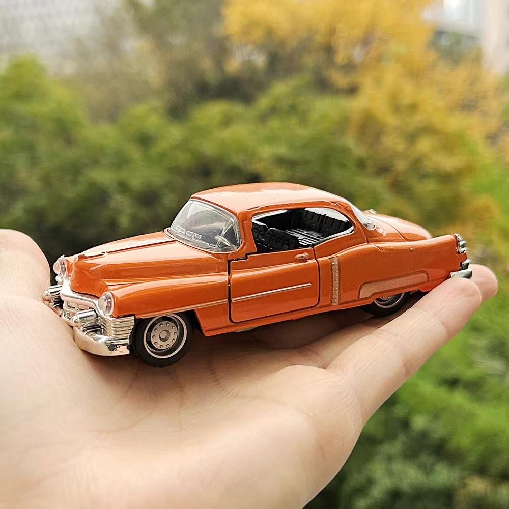 1:32 Vintage Alloy Diecast Car Model, Classic Pull, Back Mini Vehicle for Retro Car Fans