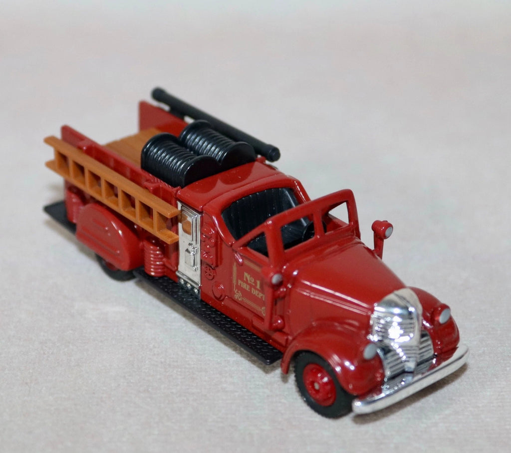 1939 Ward LaFrance Fire Truck 1:64 Diecast Model, Vintage American Fire Engine Ladder Truck Miniature Alloy Collectible